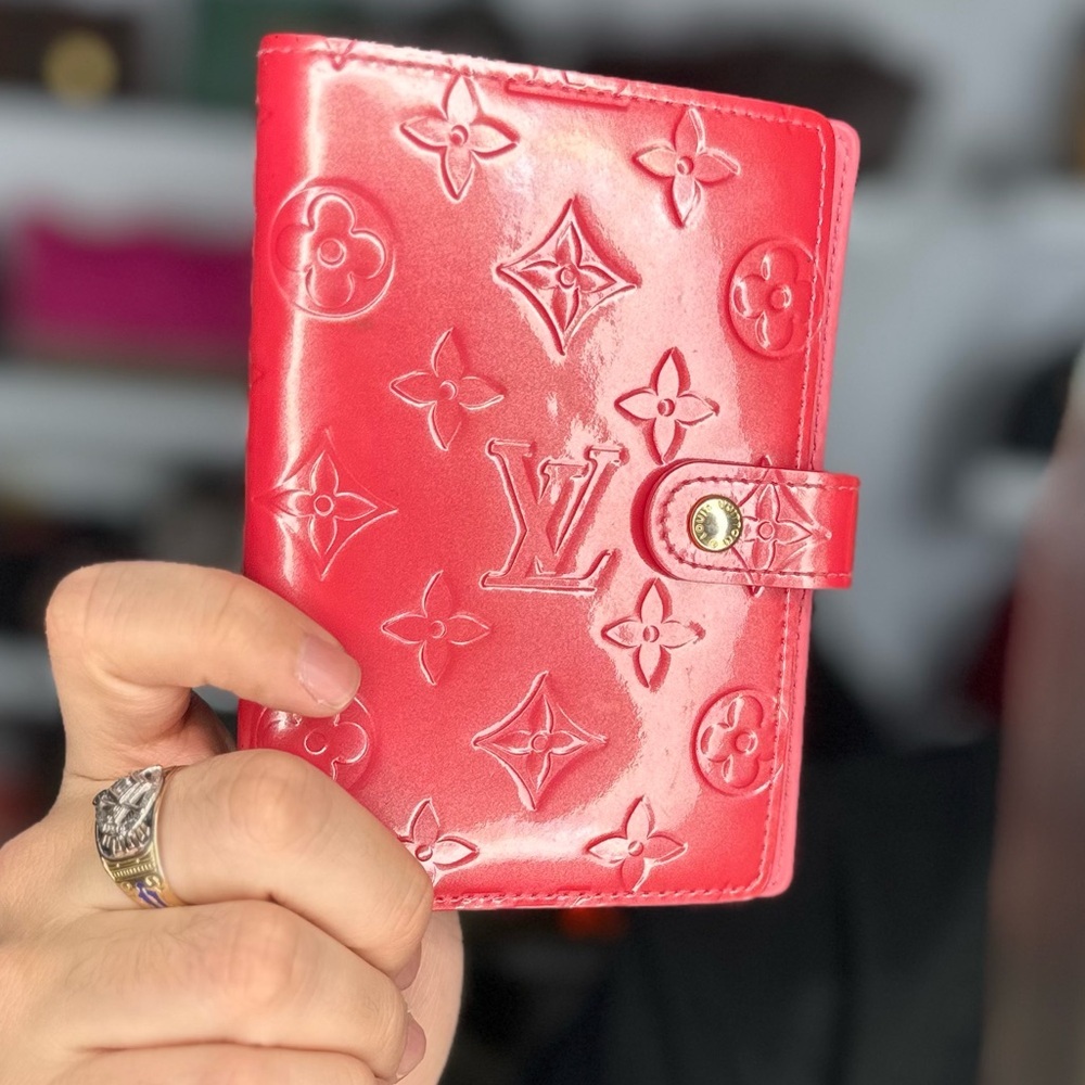 LV Vernis Agenda Passport Cover